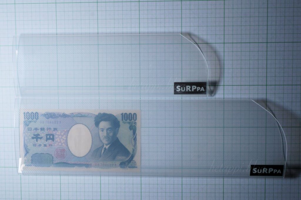 スルッパ（Lサイズ）と千円札のサイズ比較
