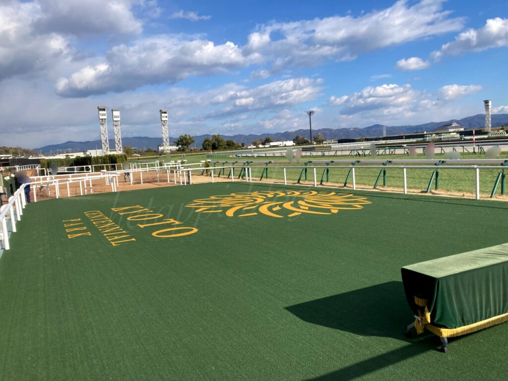 京都競馬場のウォナーズサークル